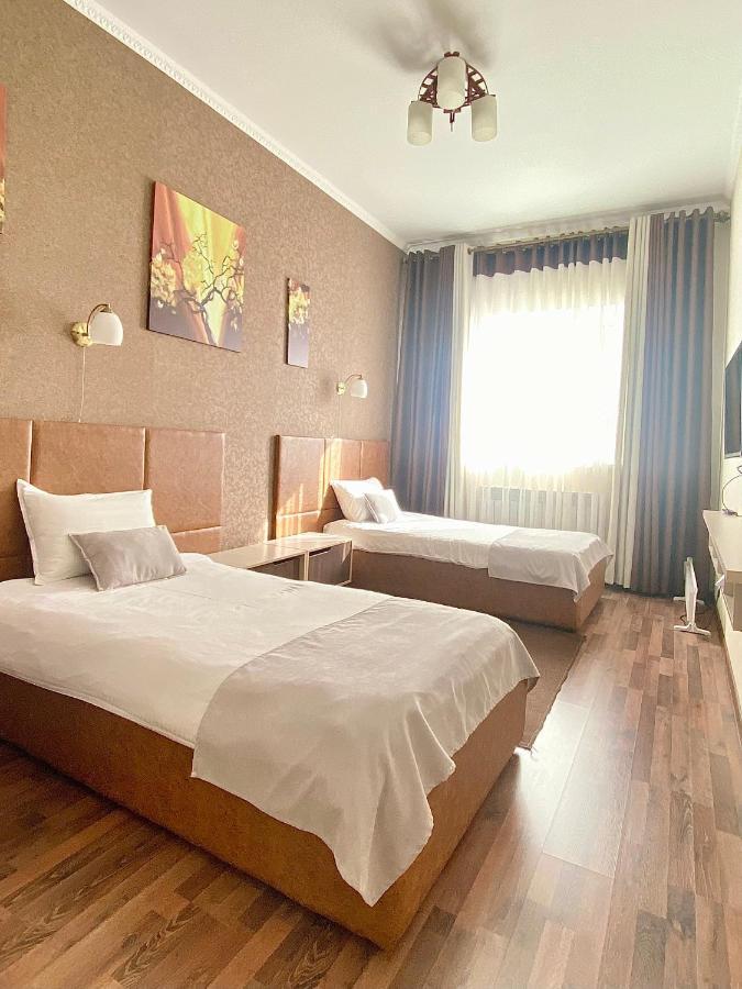 Отель Caravan Каракол Экстерьер фото