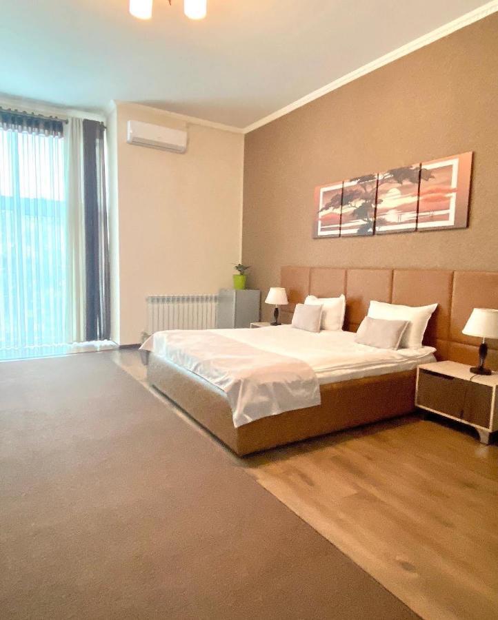 Отель Caravan Каракол Экстерьер фото
