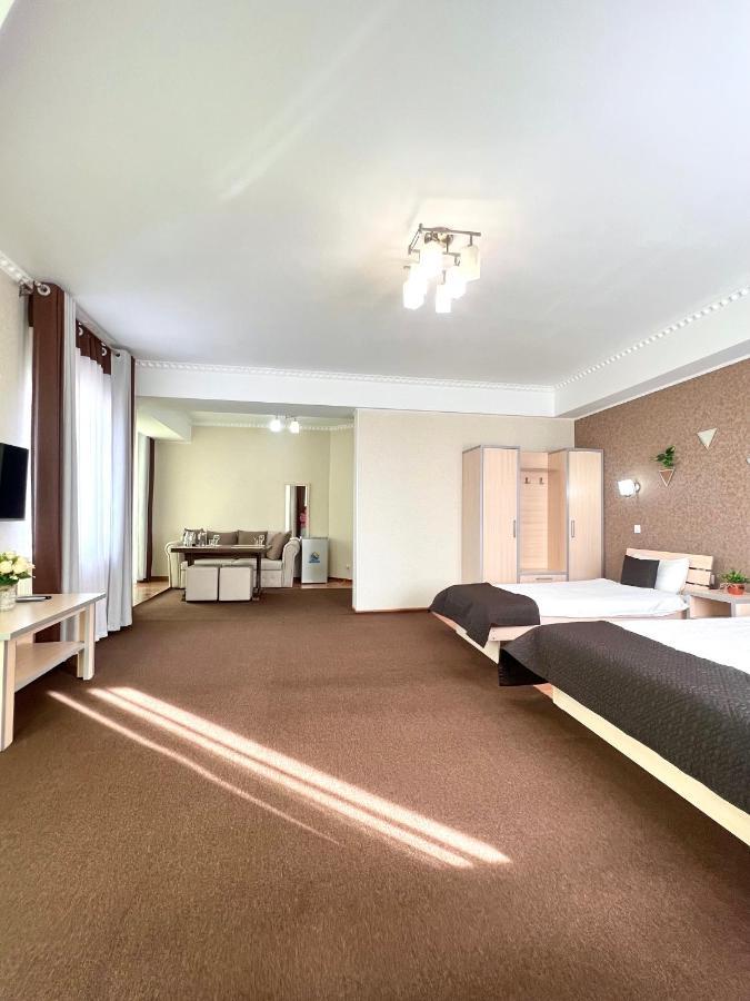 Отель Caravan Каракол Экстерьер фото