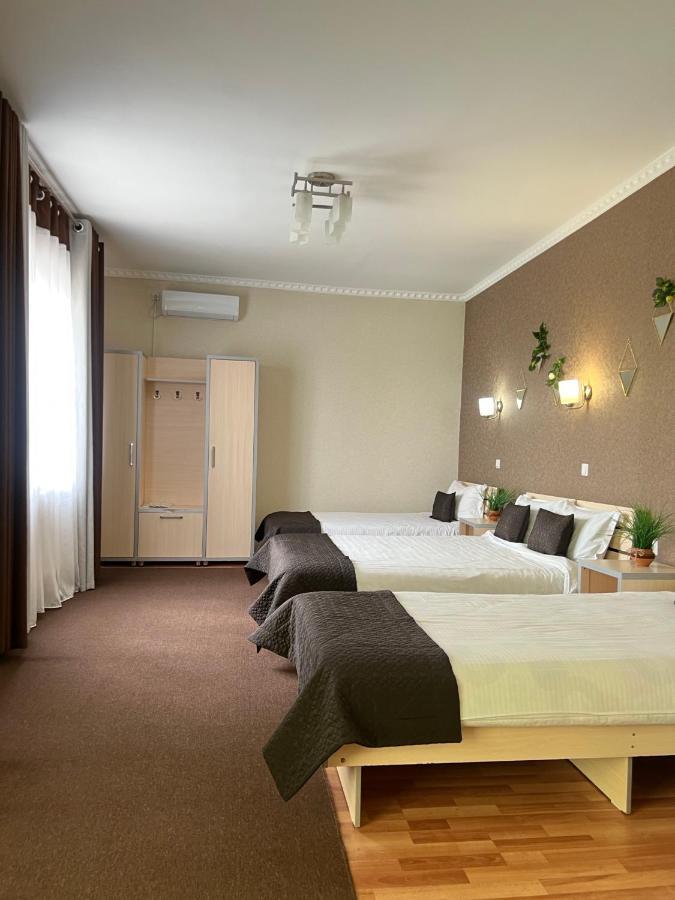Отель Caravan Каракол Экстерьер фото