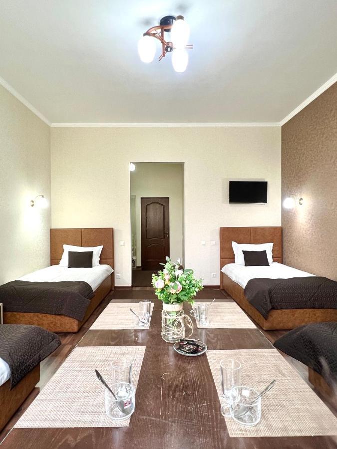 Отель Caravan Каракол Экстерьер фото