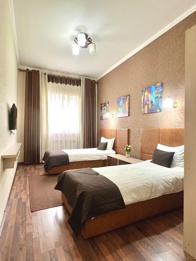 Отель Caravan Каракол Экстерьер фото